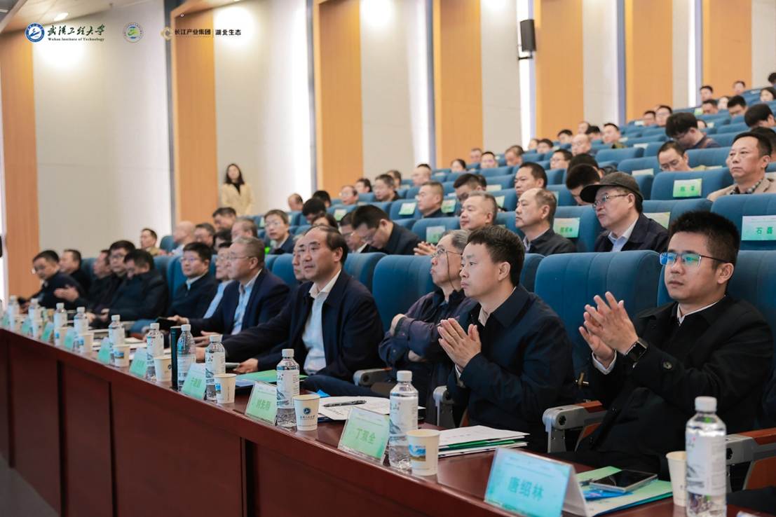 会议室里的人们AI 生成的内容可能不正确。